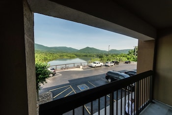 Room, 1 King Bed with Sofa bed, Lake View (Hearing)