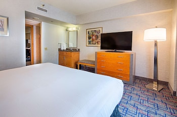 Business Suite, 1 King Bed, Non Smoking