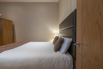 Superior Studio, 1 Double Bed, Annex Building (No lift access, £200 security deposit)