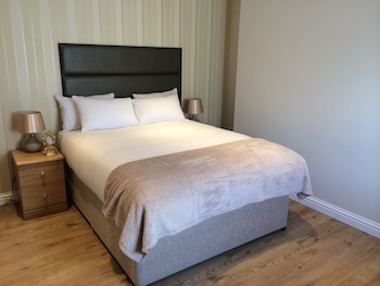 Superior Studio, 1 Double Bed, Annex Building (No lift access, £200 security deposit)