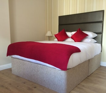 Superior Studio, 1 Double Bed, Annex Building (No lift access, £200 security deposit)