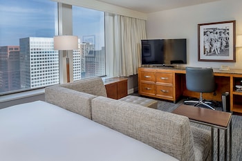 1 King Bed City View