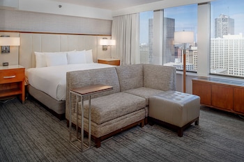 1 King Bed City View