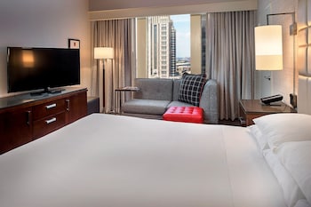 Junior Suite, 1 King Bed (Roll-in Shower)