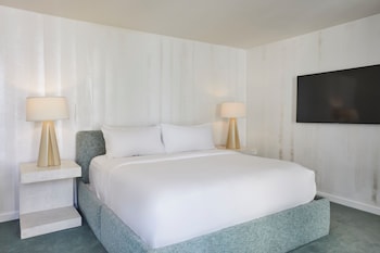 Classic Room, 1 King Bed (Beverly Building)