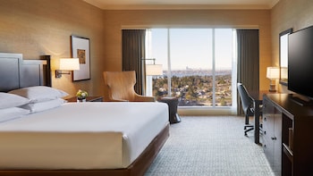 Deluxe Room, 1 King Bed with Sofa bed