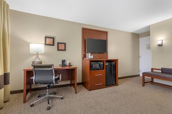 Business Room, 1 King Bed, Non Smoking (Upgrade)