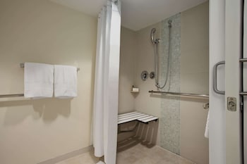 Room, 2 Queen Beds, Accessible (Roll-in Shower)