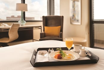 Deluxe Room, 2 Queen Beds, Lagoon View