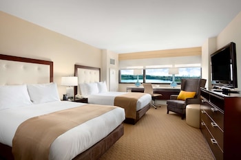 Room, 2 Queen Beds, Accessible, Bathtub
