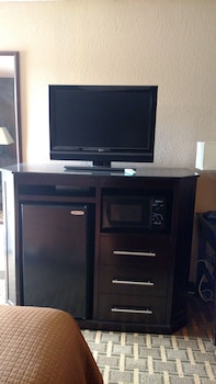 Room, 2 Queen Beds, Accessible, Non Smoking (Mobility)