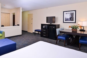 Standard Room, 1 Queen Bed, Non Smoking, Refrigerator & Microwave (with Single Sofabed)