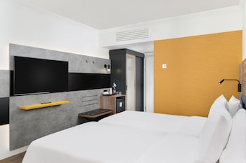 Premium Twin Room, City View
