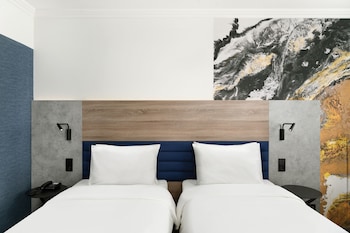 Premium Twin Room, City View