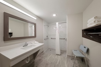 Deluxe Room, 1 King Bed, Accessible, Non Smoking