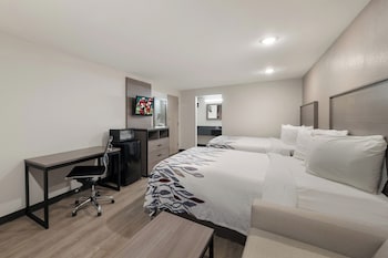 Superior Room, 2 Queen Beds, Non Smoking, Poolside