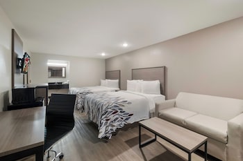 Superior Room, 2 Queen Beds, Non Smoking, Poolside