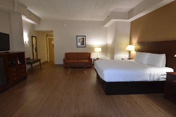 Suite, 2 Queen Beds, Non Smoking, Refrigerator & Microwave (with Sofabed)