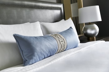 Premier Room, 1 King Bed (Mobility Accessible, Tub)