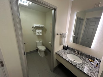 Standard Room, 1 Queen Bed, Non Smoking