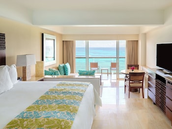 Ocean Front Suite (1 King)