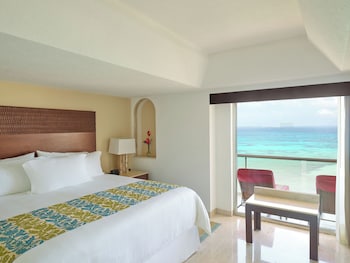 Infinite Ocean Front One Bedroom Master Suite (1 King)