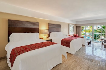 Ocean Front Suite Double (2 Queen)