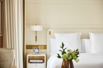 Premium Room, 1 King Bed, Garden View