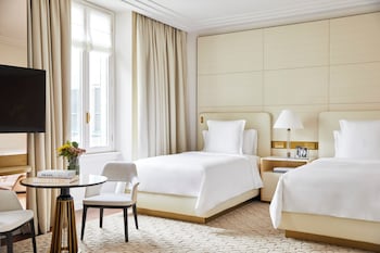 Studio Suite, 2 Twin Beds, Garden View