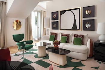 Suite, 1 King Bed (Designer)