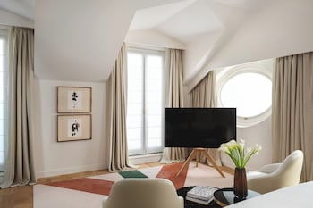 Suite, 1 King Bed (Designer)