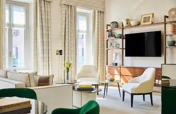 Suite, 1 Bedroom (Renaissance)
