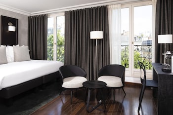 Deluxe Family Room