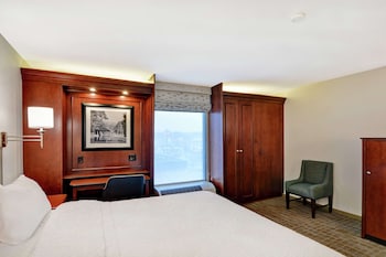 Deluxe, One King Bed, Non-Smoking