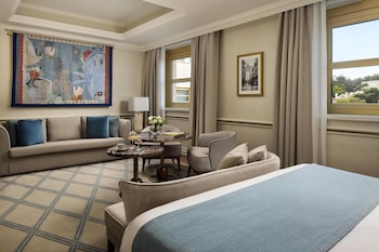 Junior Suite (Signature Extra Bed 2 Ad + 1 Ch)