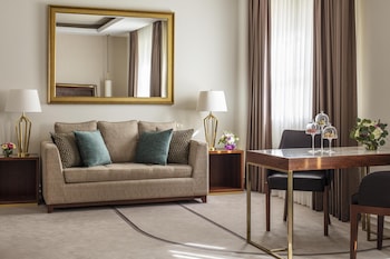 Junior Suite (Extra Bed 2 adults + 1 child)