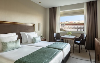 Deluxe Room, River View (Signature. Extra Bed 3 Adults)
