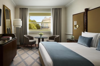 Deluxe Room, City View (Signature)