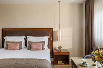 Premium Suite (Extra Bed 3 Adults)