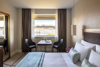 Premium Avenue View