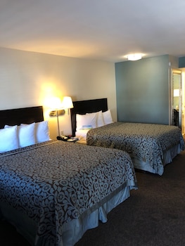 Standard Room, 2 Queen Beds, Accessible