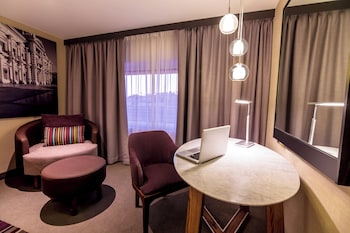 Club Room, 1 King Bed (Fiesta)