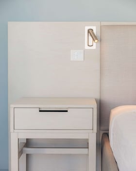 Suite, 1 King Bed, City View