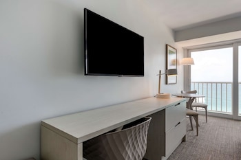 Room, 1 King Bed, Accessible (Mobility & Hearing, Roll-In Shower)