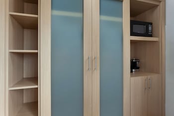 Room, 1 King Bed, Accessible (Mobility & Hearing, Roll-In Shower)
