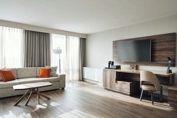 Junior Suite, 1 King Bed with Sofa bed