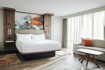 Junior Suite, 1 King Bed with Sofa bed