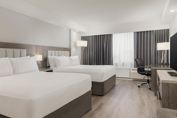 2 Queen Beds Suite with Living Room