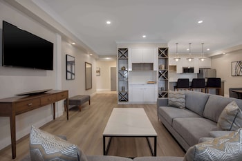 1 King Prime Minister Suite