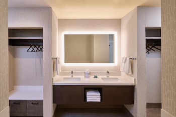 Studio, 2 Queen Beds, Pool View